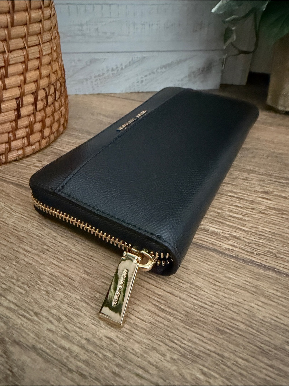 Michael Kors Black & Gold Saffiano Leather Continental Wallet - NWOT - Picture 9 of 10